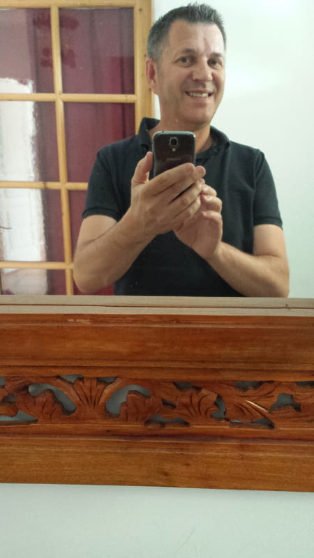 Hugues SAVIGNY, 64 ans (LES ESSARDS, LA ROCHE POSAY, DIJON) Copains d