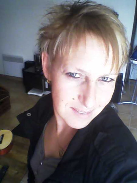 Caroline GRAVIL (FRERE), 48 ans (ESPELUCHE, BERLAIMONT) Copains d'avant